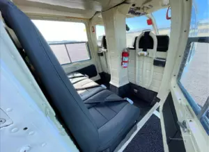 Bell 206B JetRanger III - ichki qismi
