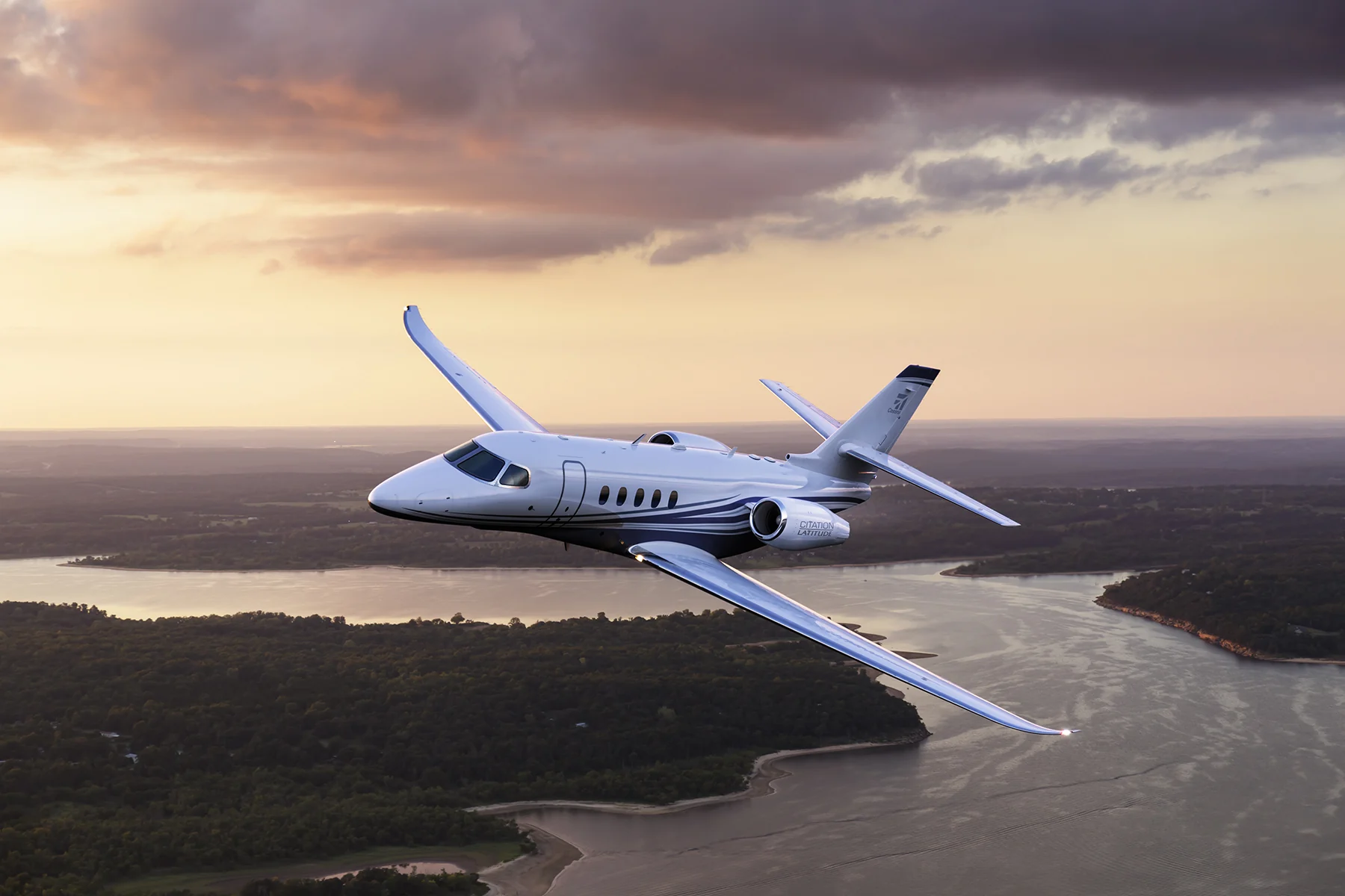 Citation Latitude - exterior