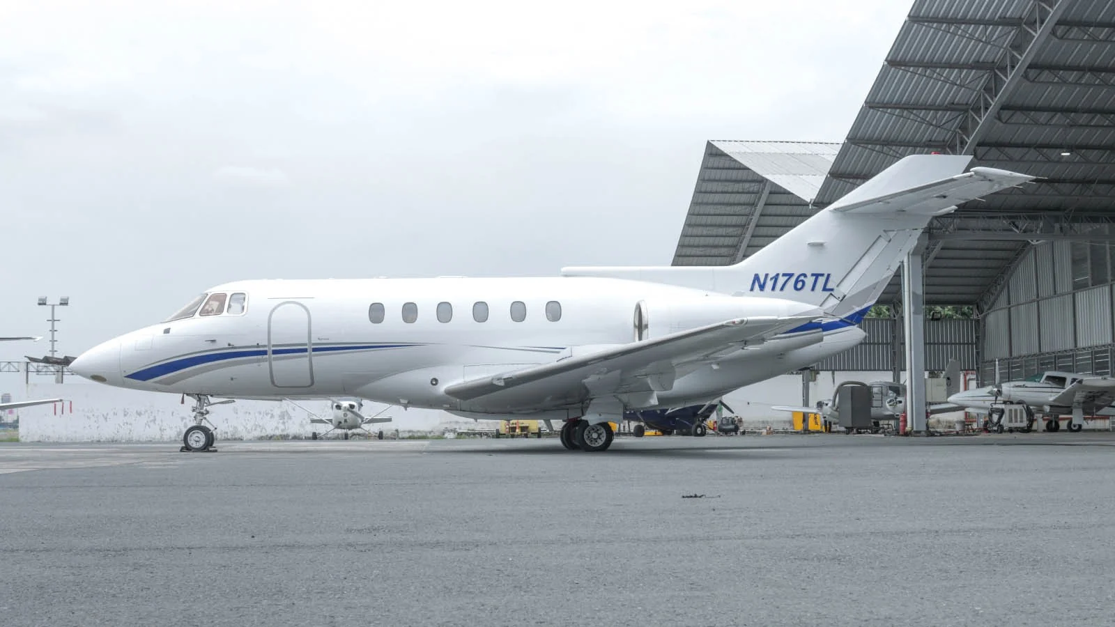 Hawker 800B — экстерьер