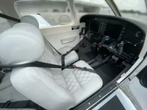 Piper Archer LX — салон