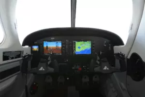 Piper Archer TX — салон